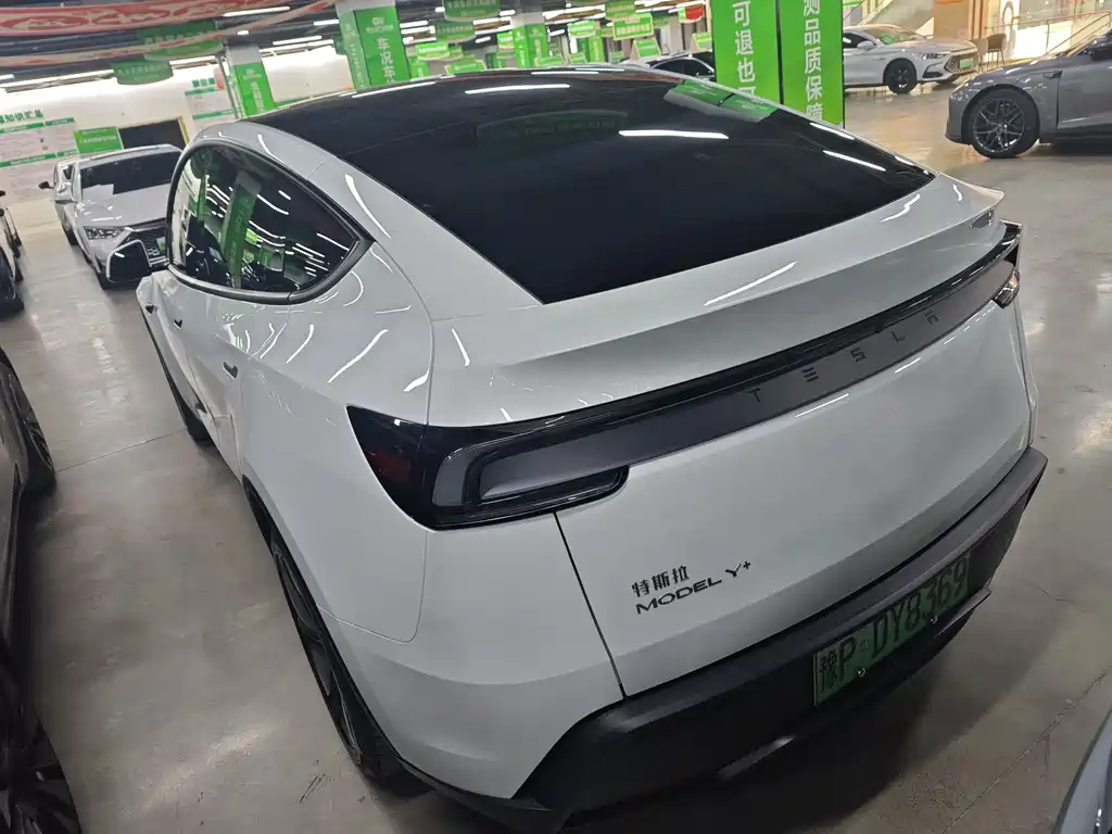 Tesla Model Y 2026 — фото 10
