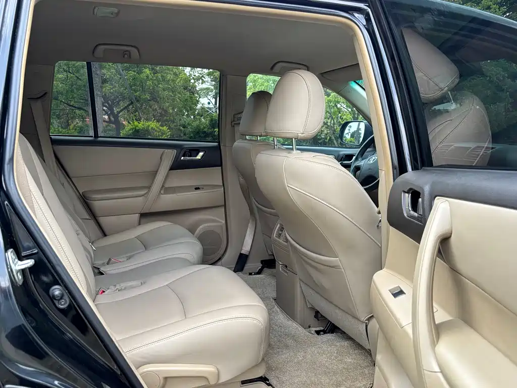 Toyota Highlander 2012 — фото 10