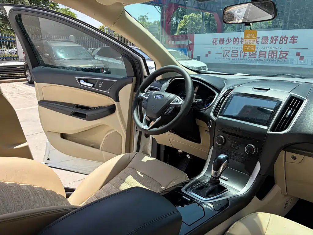 Ford Edge 2016 — фото 10