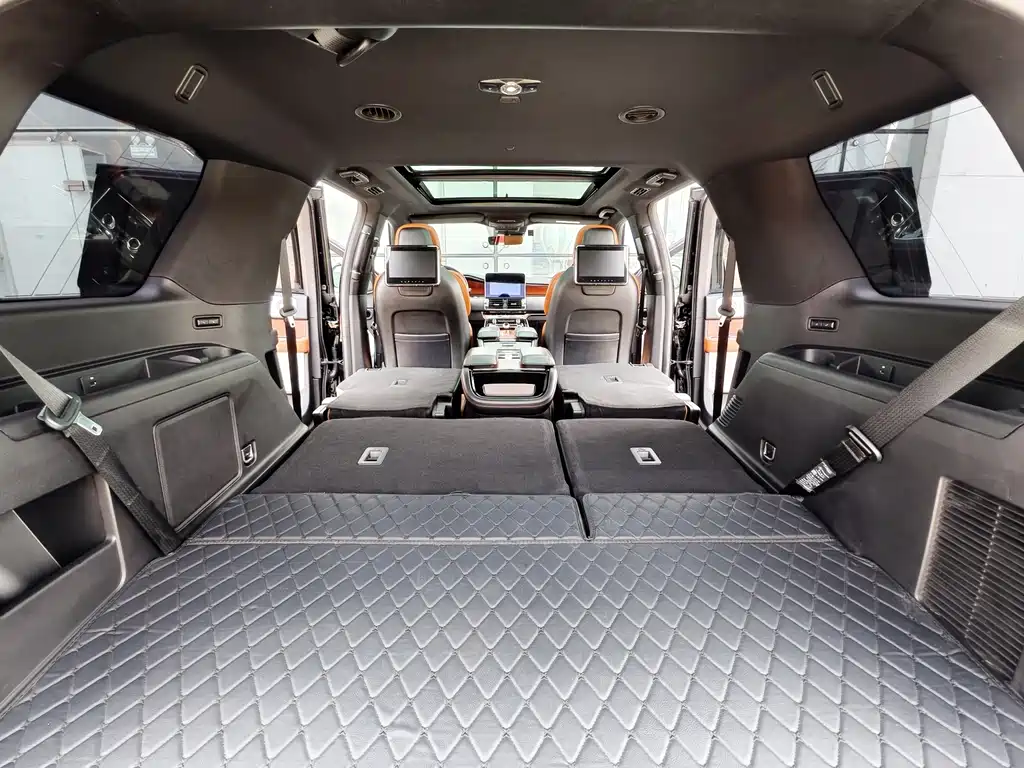 Lincoln Navigator 2019 — фото 20