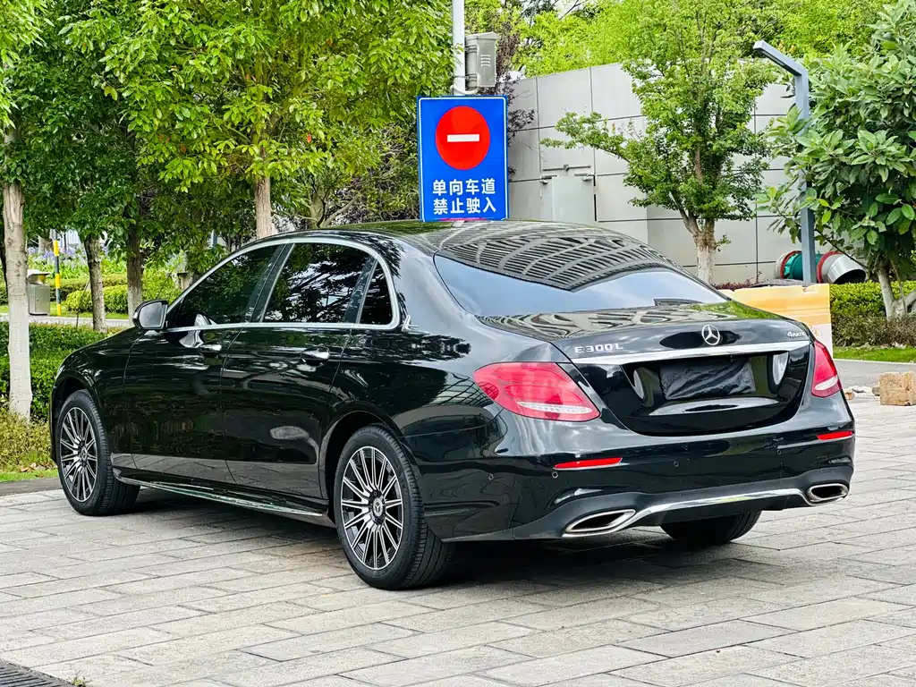 Mercedes-Benz E-Class 2017 — фото 11