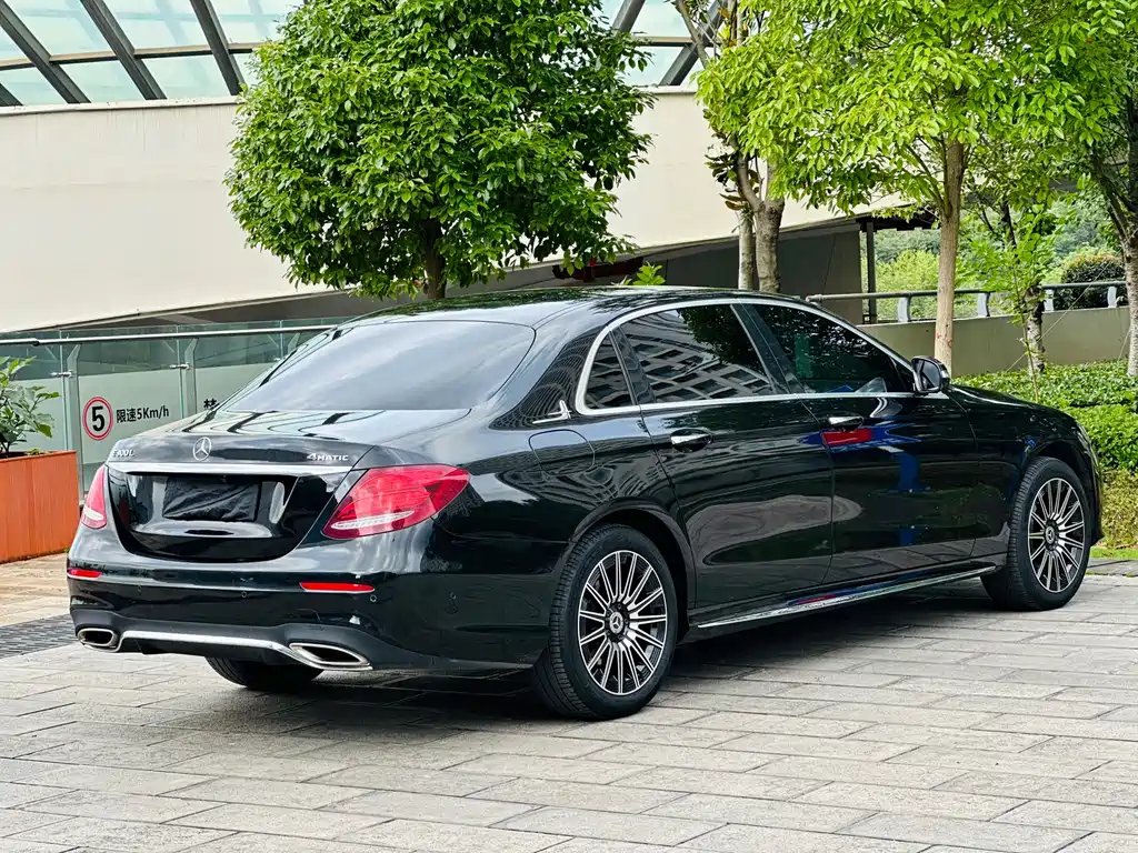Mercedes-Benz E-Class 2017 — фото 13
