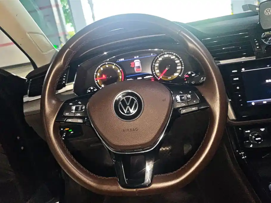 Volkswagen Phideon 2023 — фото 15