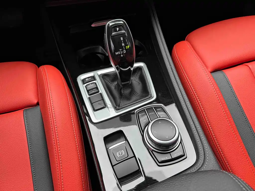BMW 1 Series 2023 — фото 16