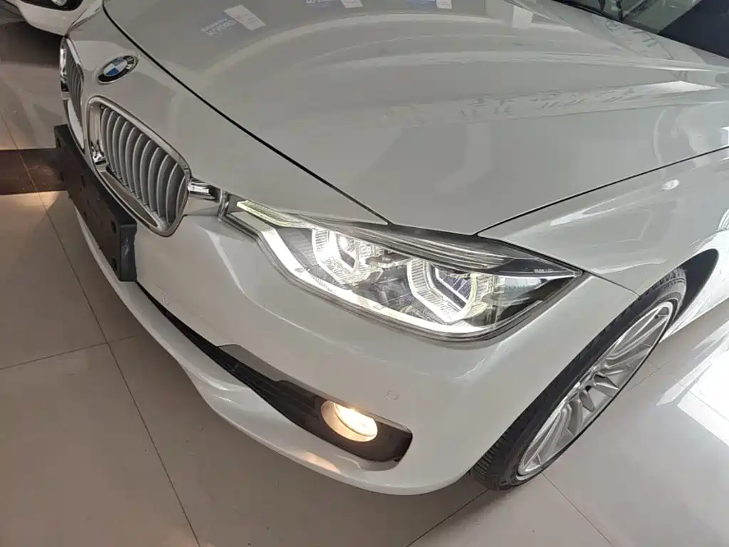 BMW 3 Series 2018 — фото 24