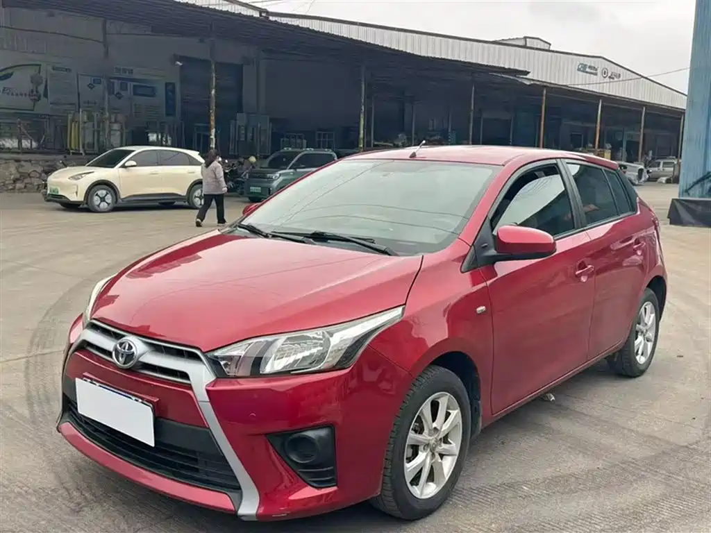 Toyota Yaris L 2015 — фото 2