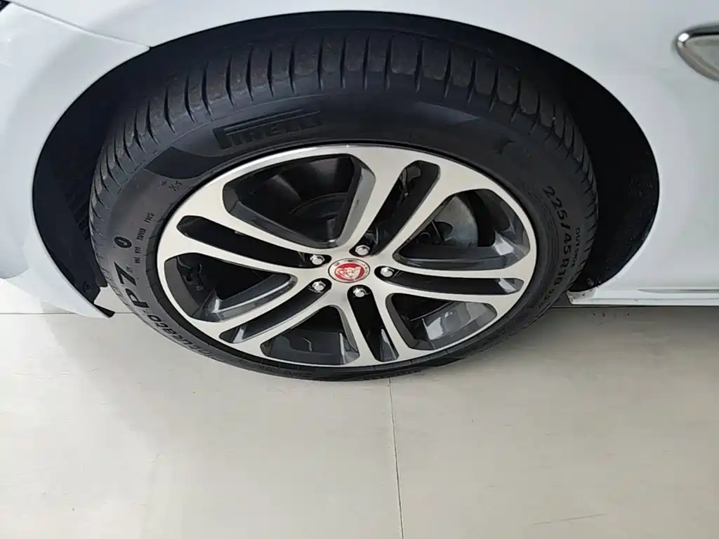 Jaguar XEL 2023 — фото 23