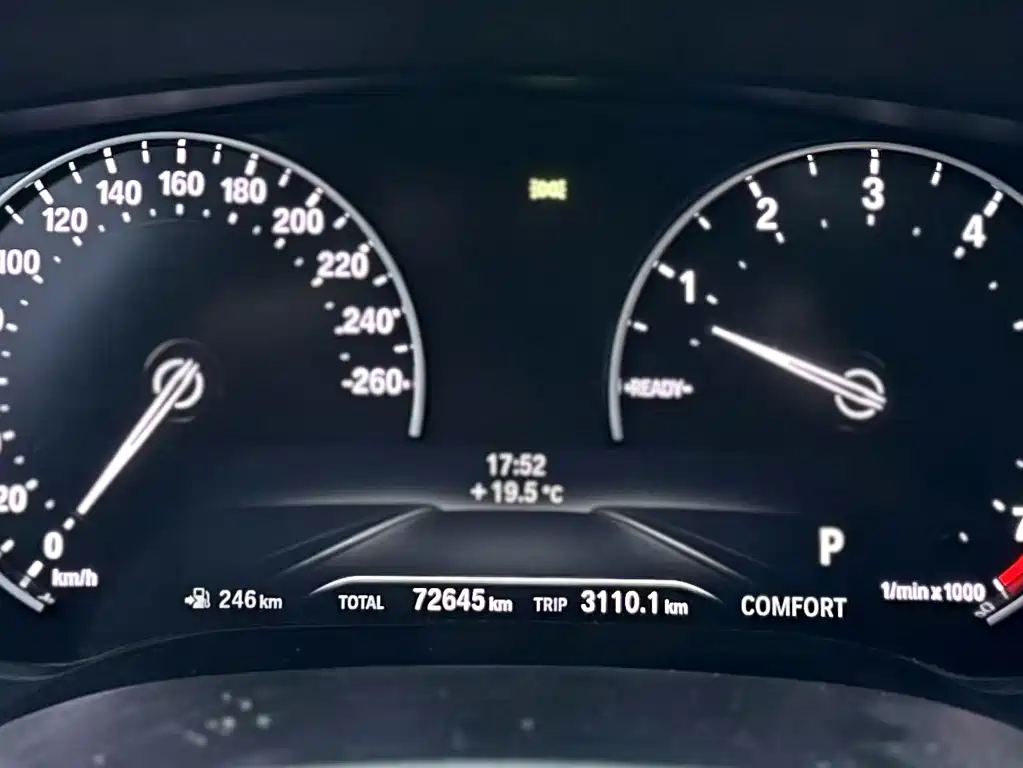 BMW 5 Series 2017 — фото 19