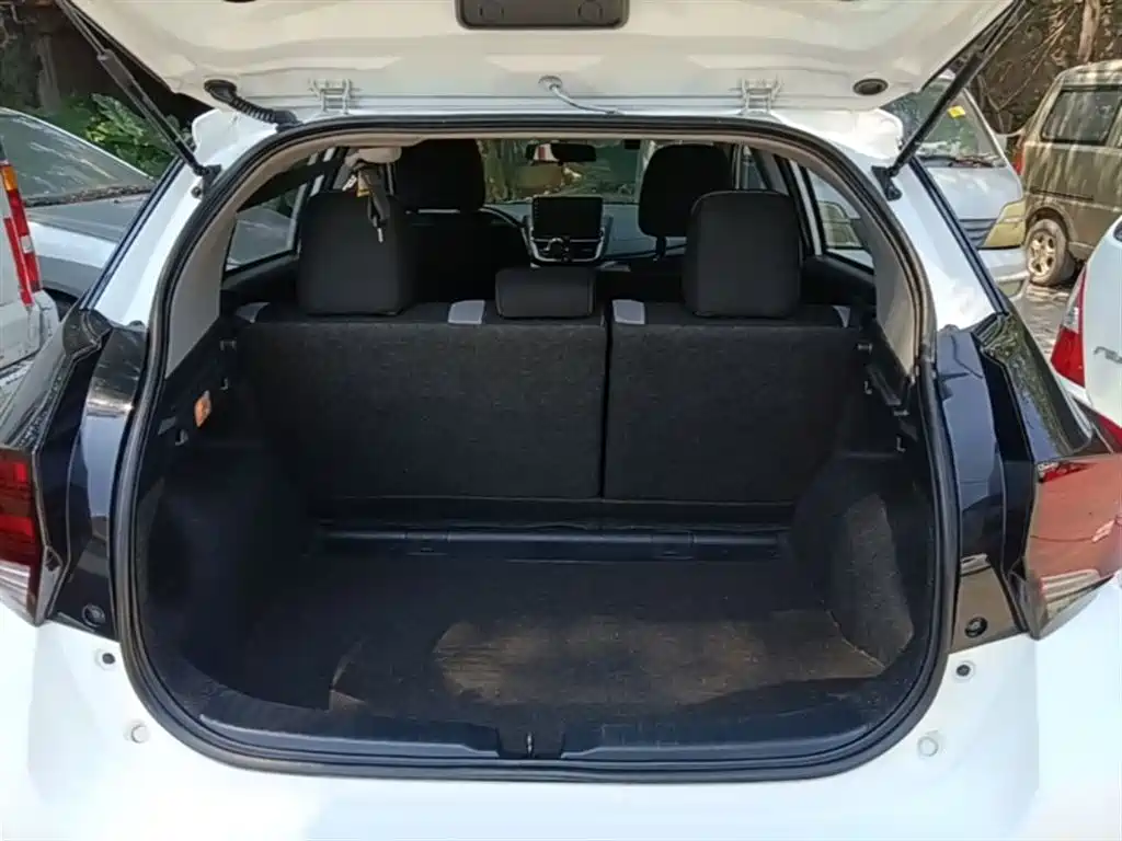Toyota Yaris L 2021 — фото 19