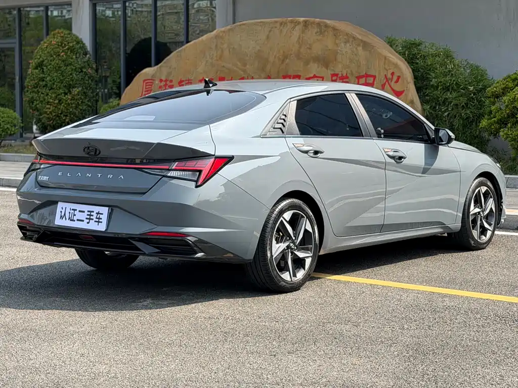 Hyundai Elantra 2021 — фото 12