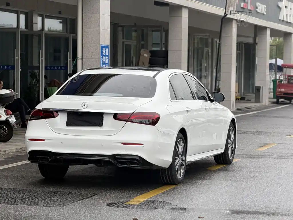 Mercedes-Benz E-Class 2021 — фото 17