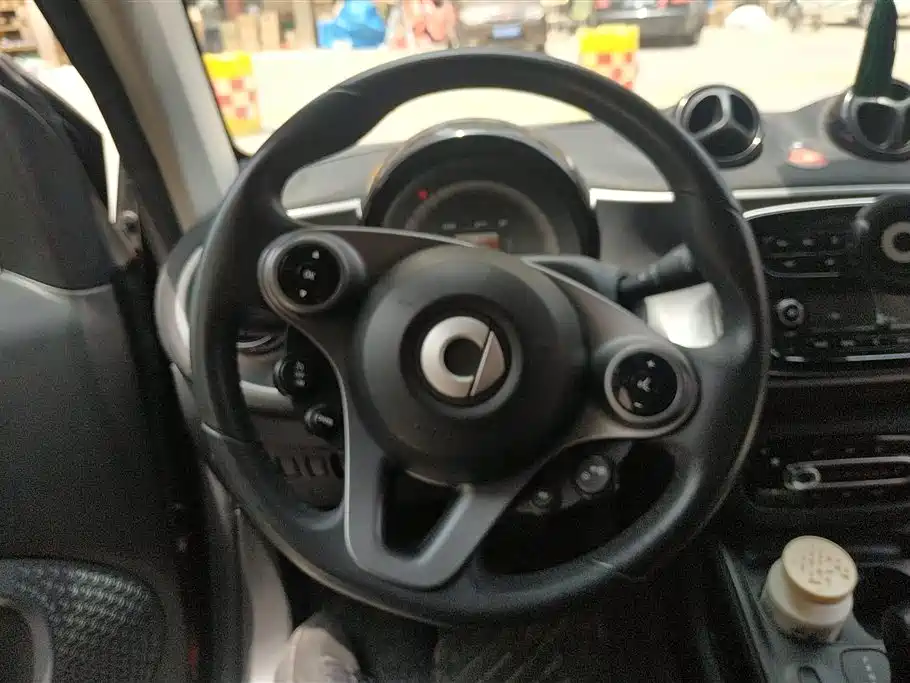 smart Fortwo 2016 — фото 15