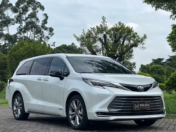 Toyota Sienna 2024