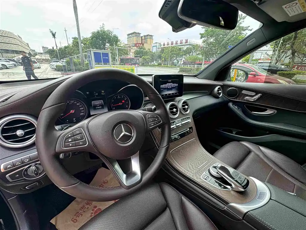 Mercedes-Benz GLC 2017 — фото 12