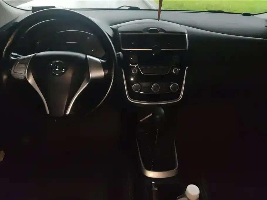 Nissan Tiida 2018 — фото 12
