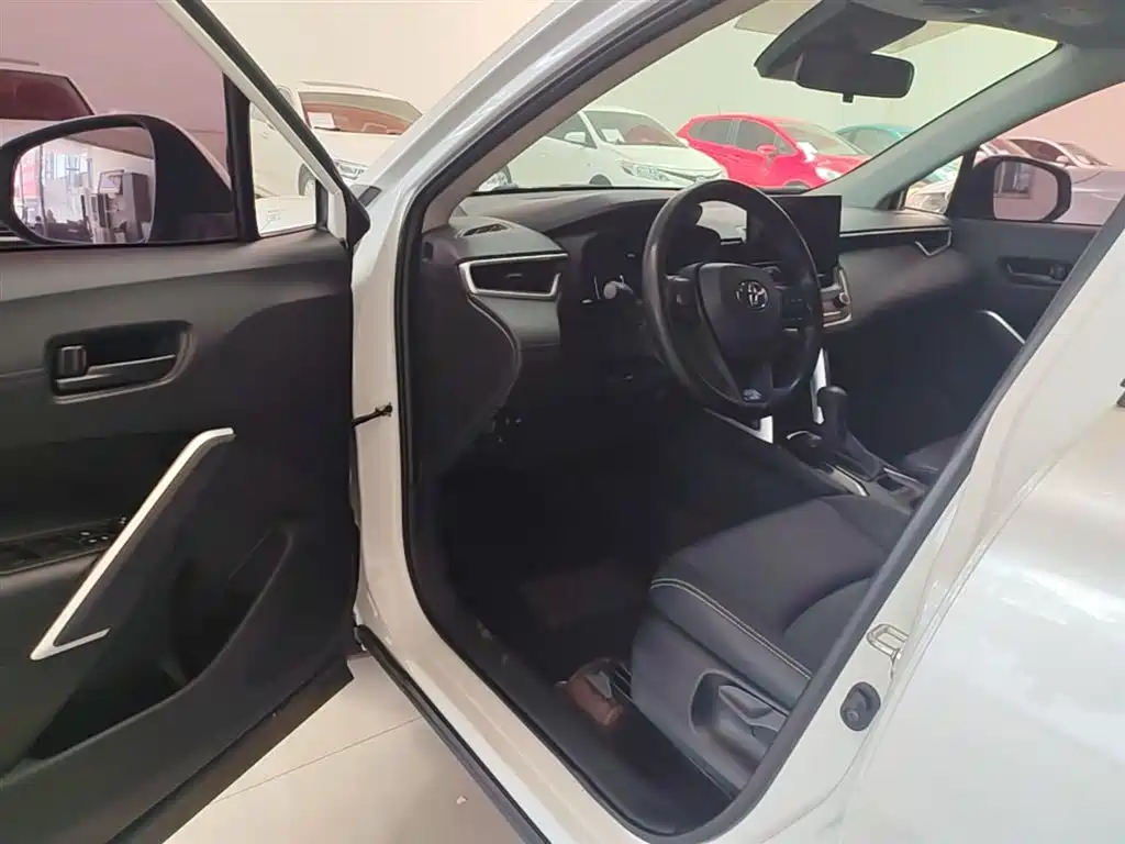 Toyota Corolla Cross 2023 — фото 16