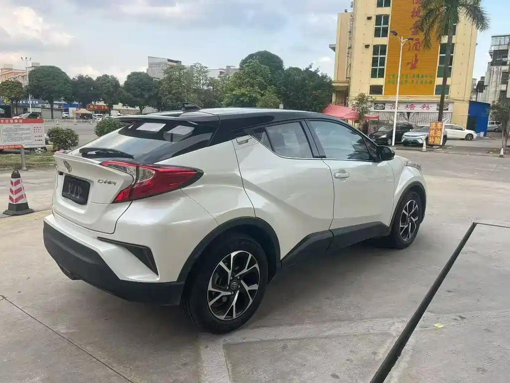 Toyota C-HR 2020 — фото 6