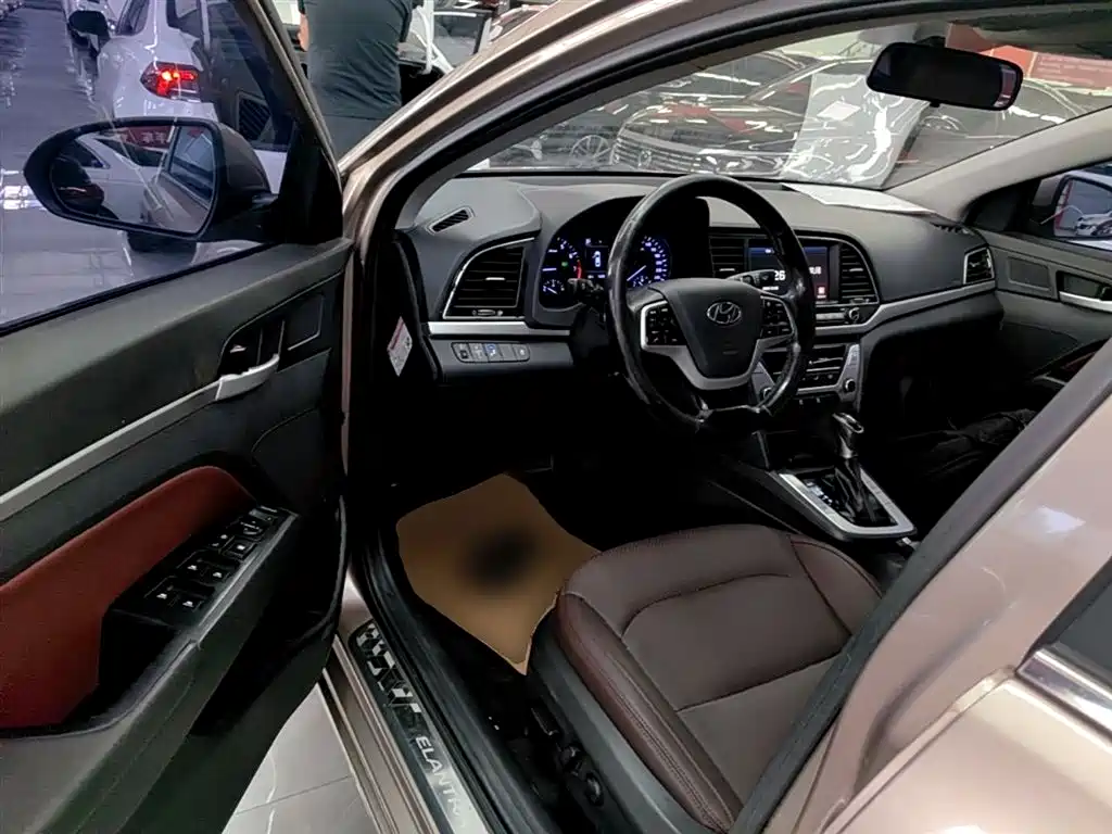Hyundai Elantra 2016 — фото 16