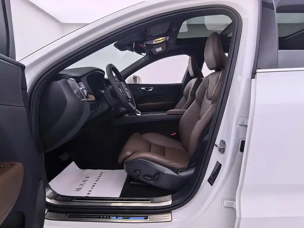 Volvo XC60 2024 — фото 16