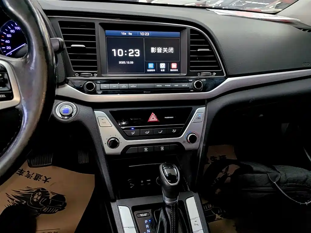 Hyundai Elantra 2016 — фото 13