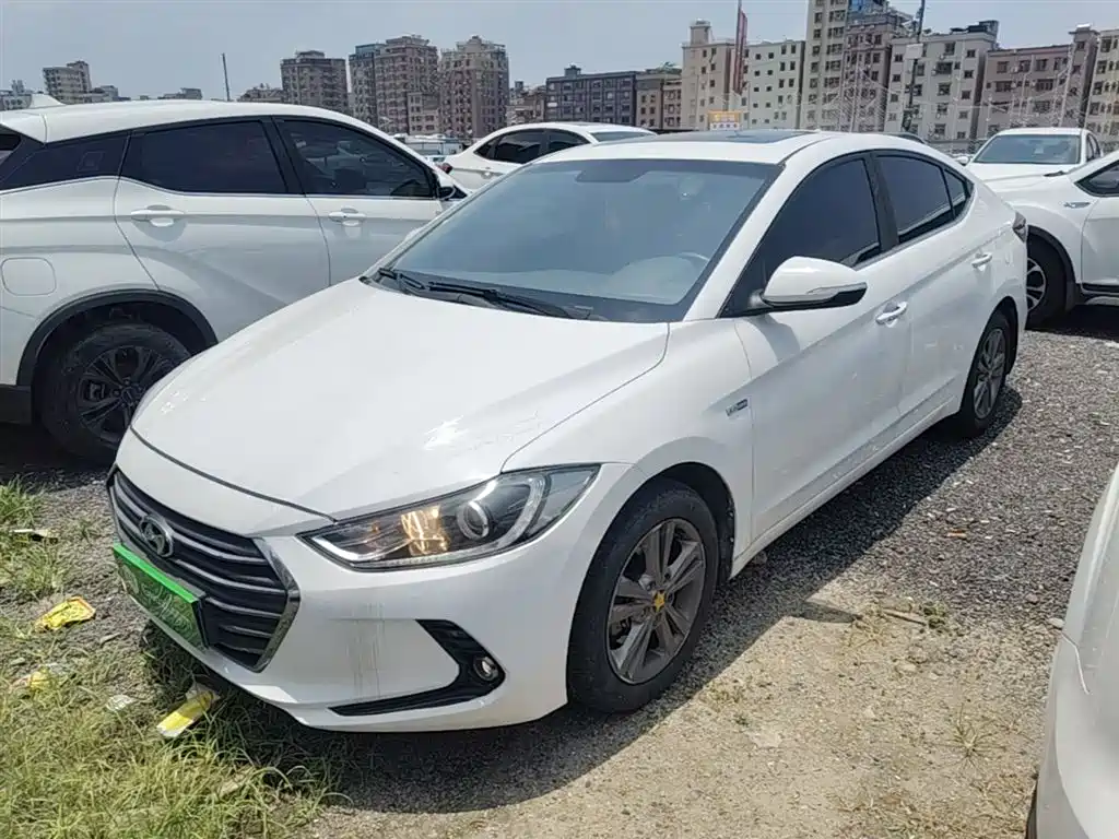 Hyundai Elantra 2017 — фото 2