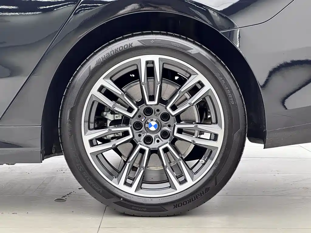 BMW 5 Series 2024 — фото 17