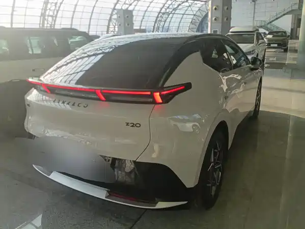 Lynk & Co Z20 2025