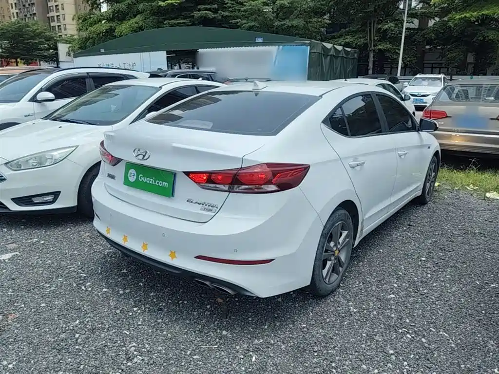Hyundai Elantra 2017 — фото 6
