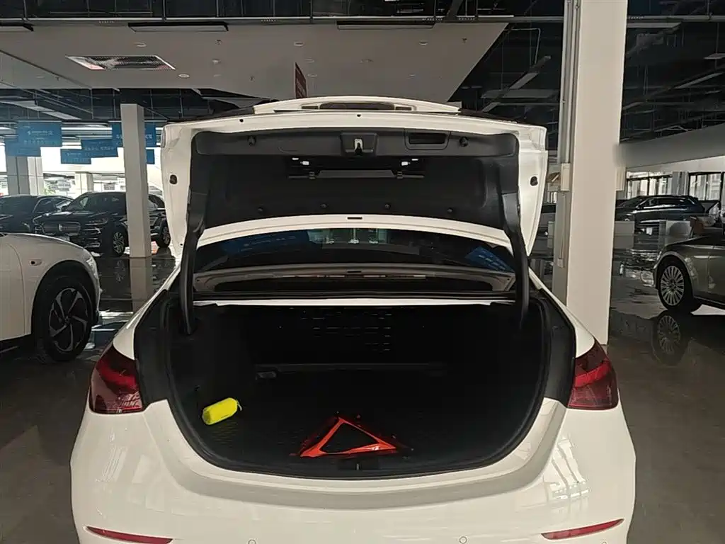Mercedes-Benz C-Class 2023 — фото 19