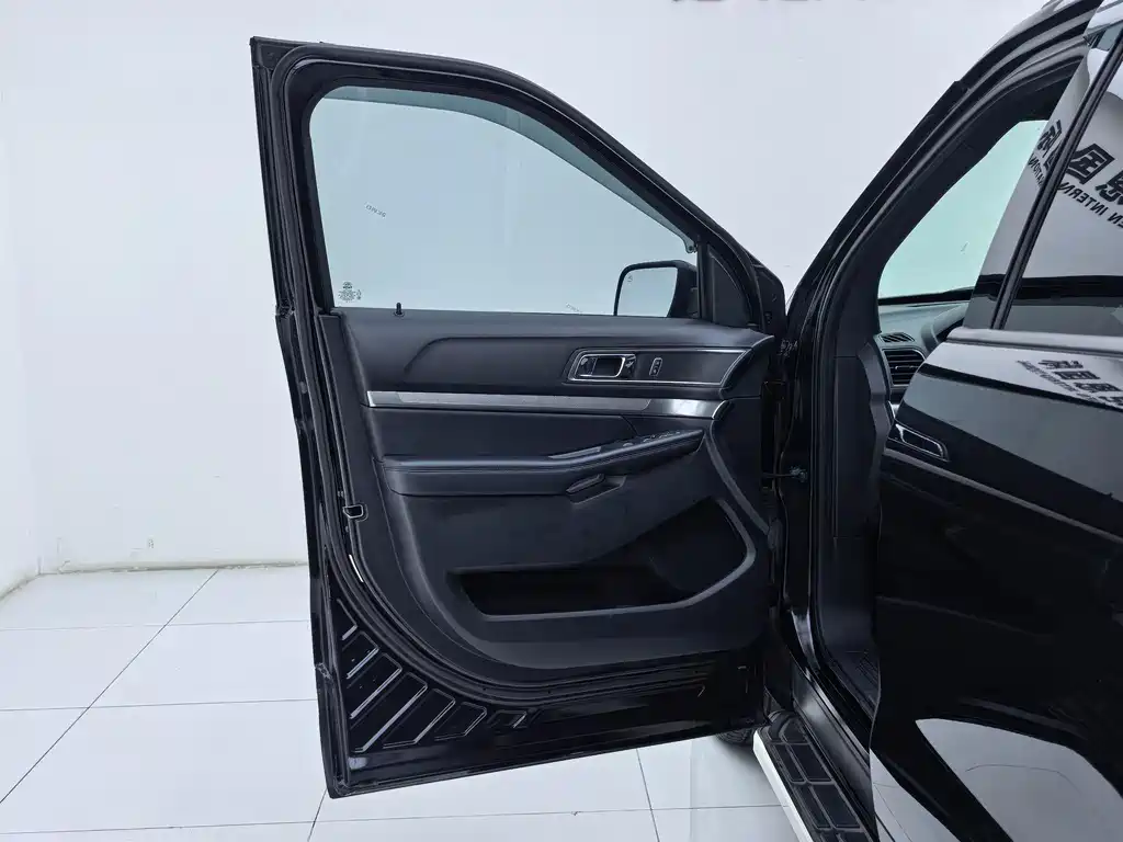 Ford Explorer 2019 — фото 12