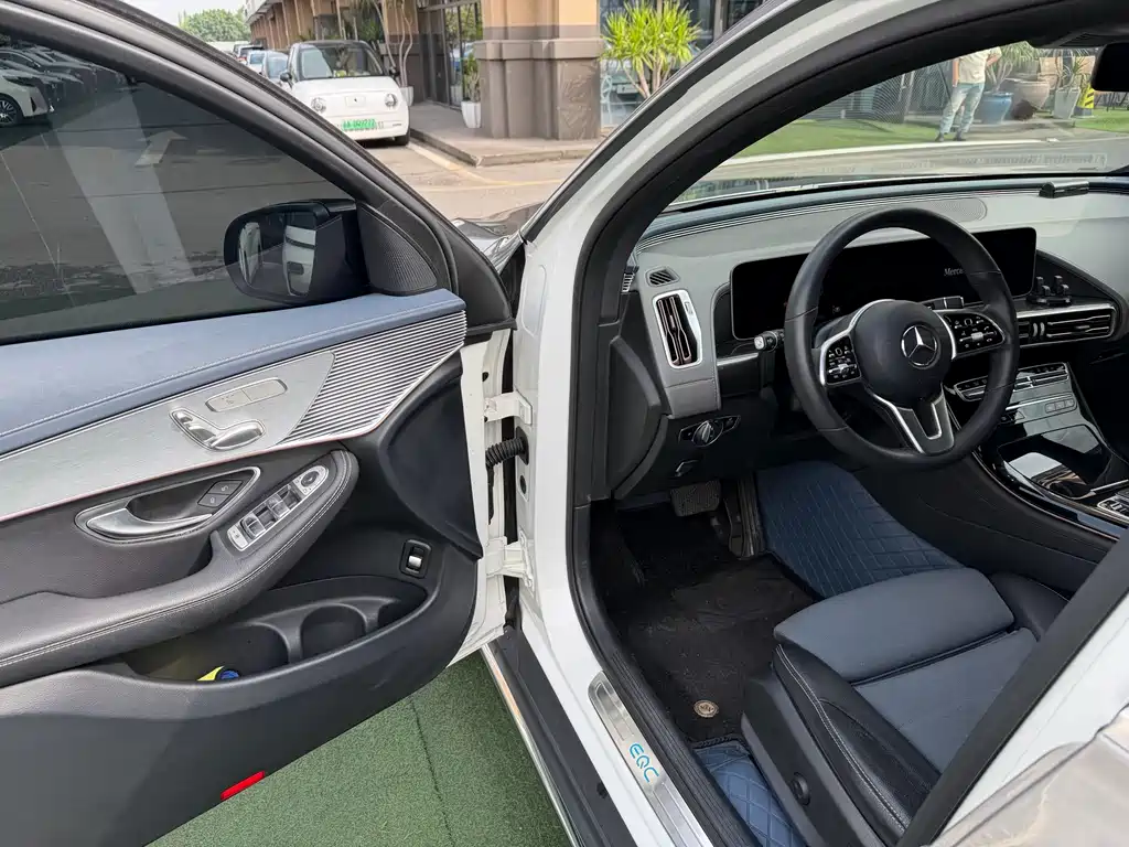 Mercedes-Benz EQC 2020 — фото 4
