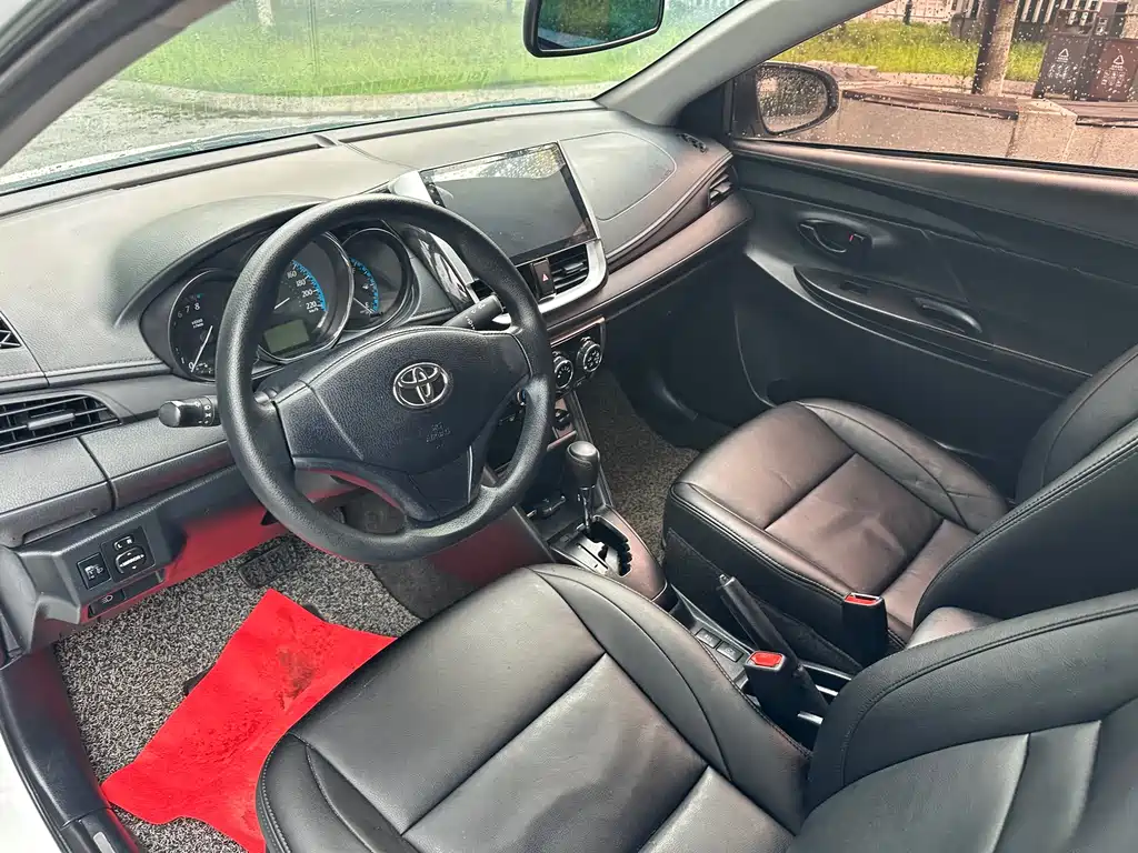 Toyota Yaris L 2017 — фото 14