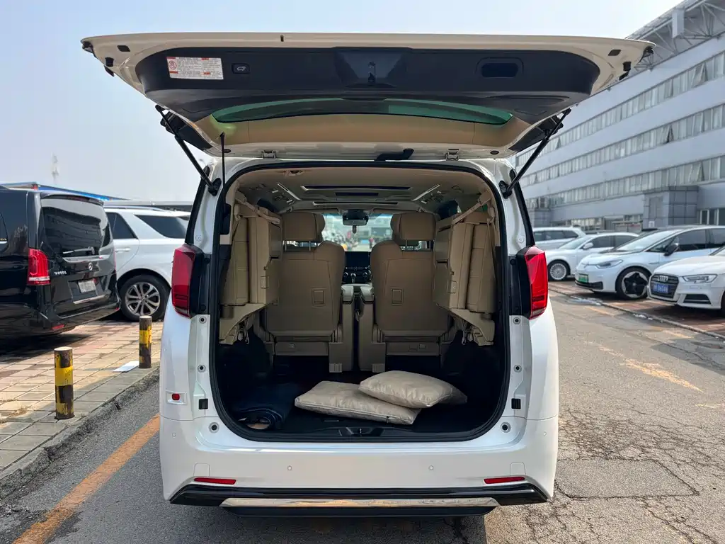 Toyota Alphard 2022 — фото 30
