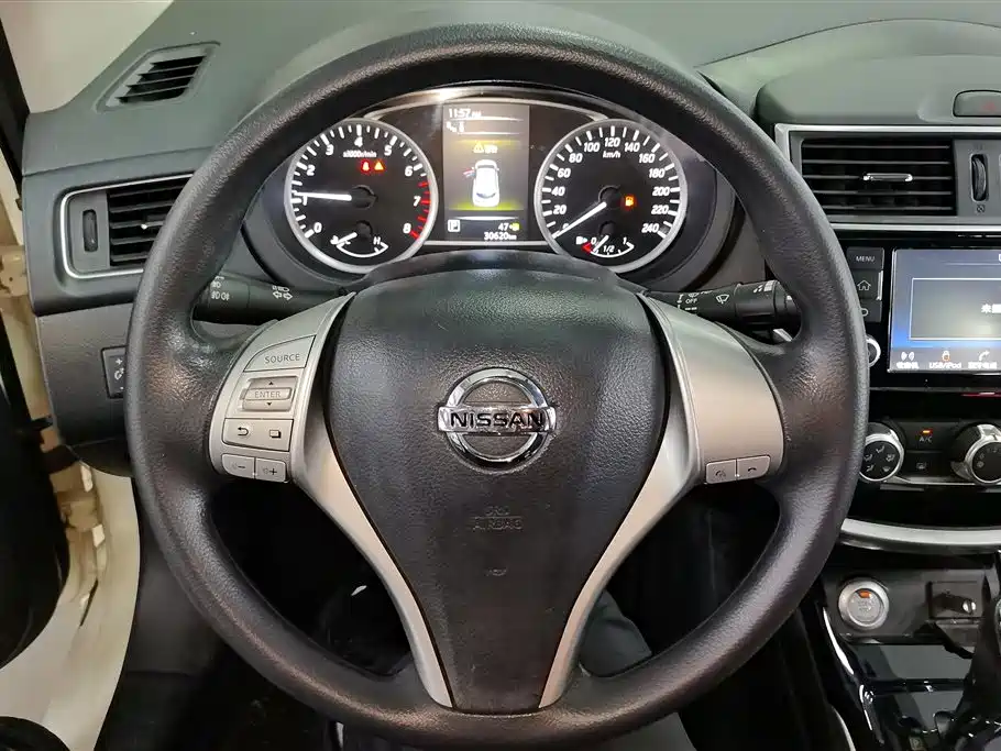 Nissan Tiida 2018 — фото 15