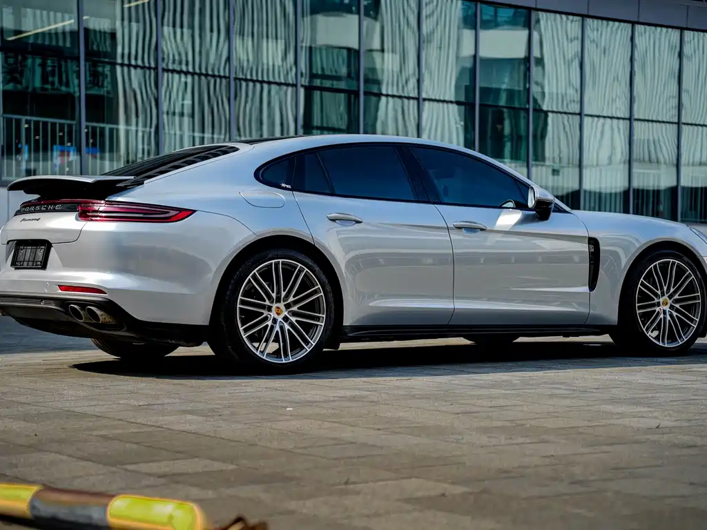 Porsche Panamera 2017 — фото 21