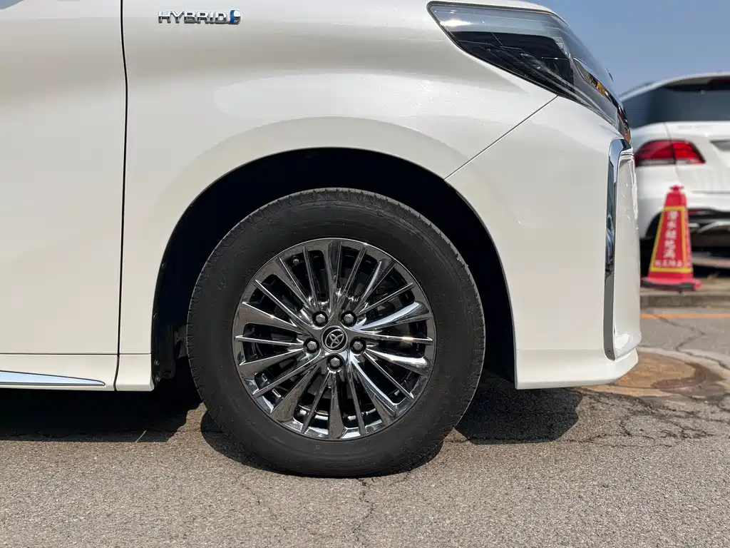 Toyota Alphard 2022 — фото 24