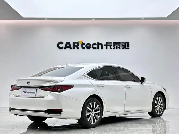 Lexus ES 2021