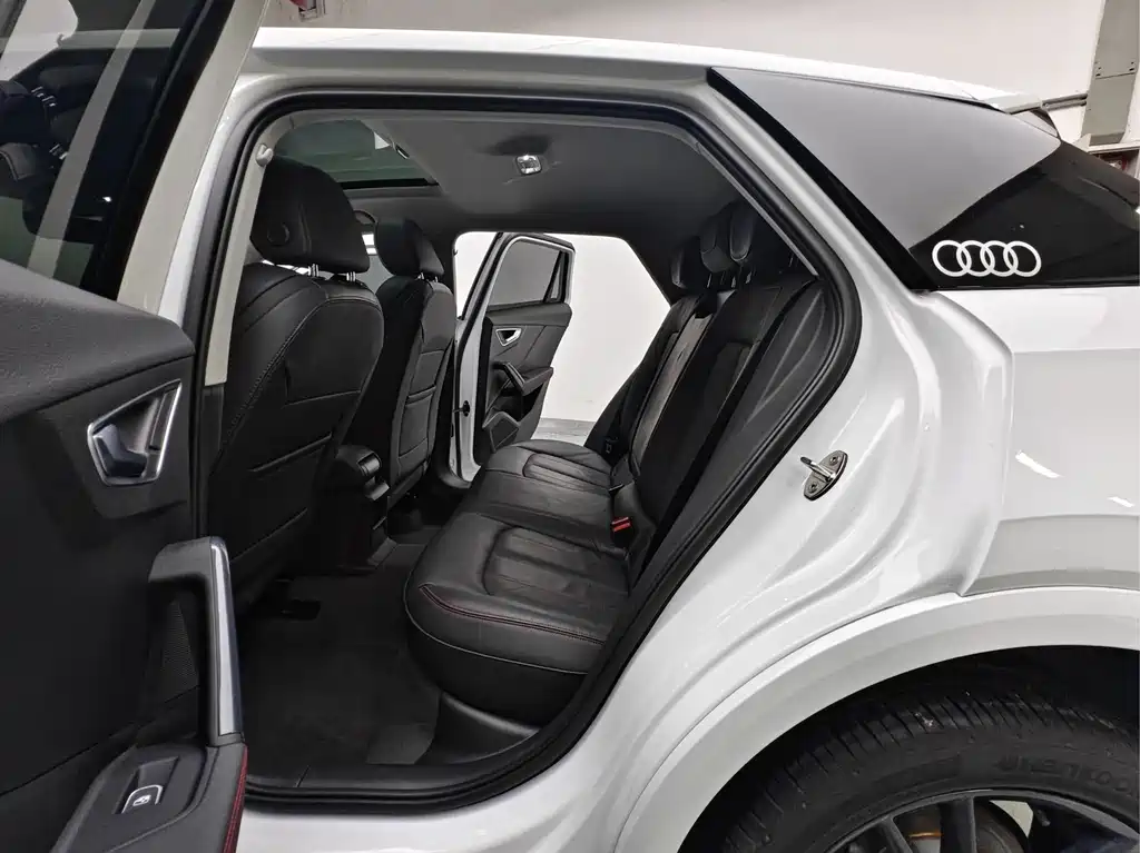 Audi Q2L 2023 — фото 10
