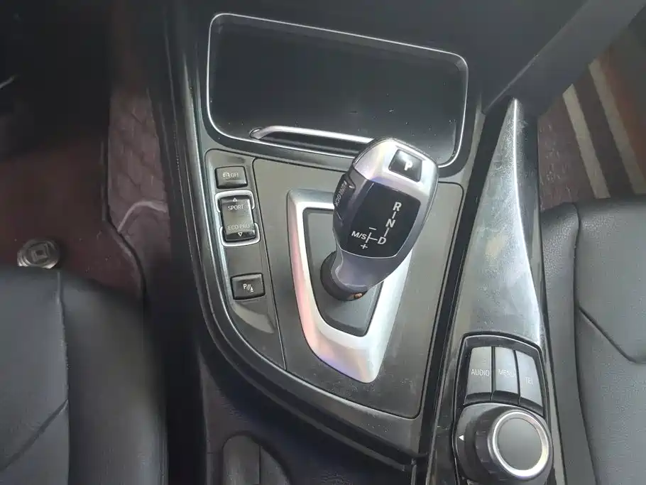 BMW 3 Series 2016 — фото 16