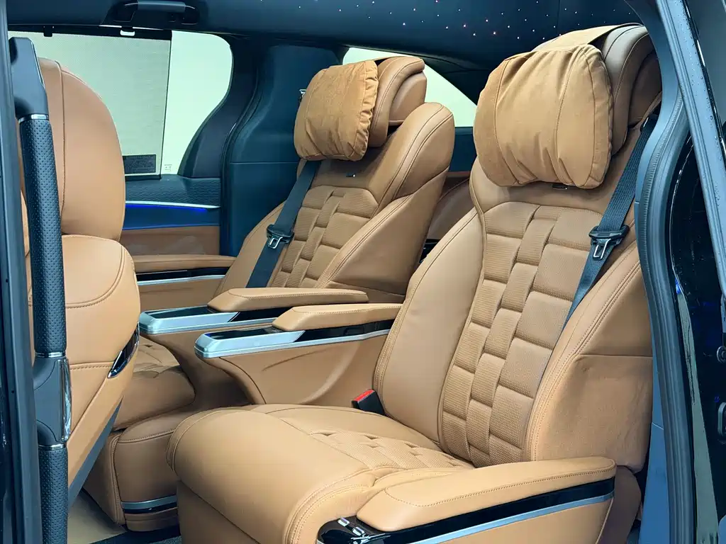 Toyota Granvia — фото 10