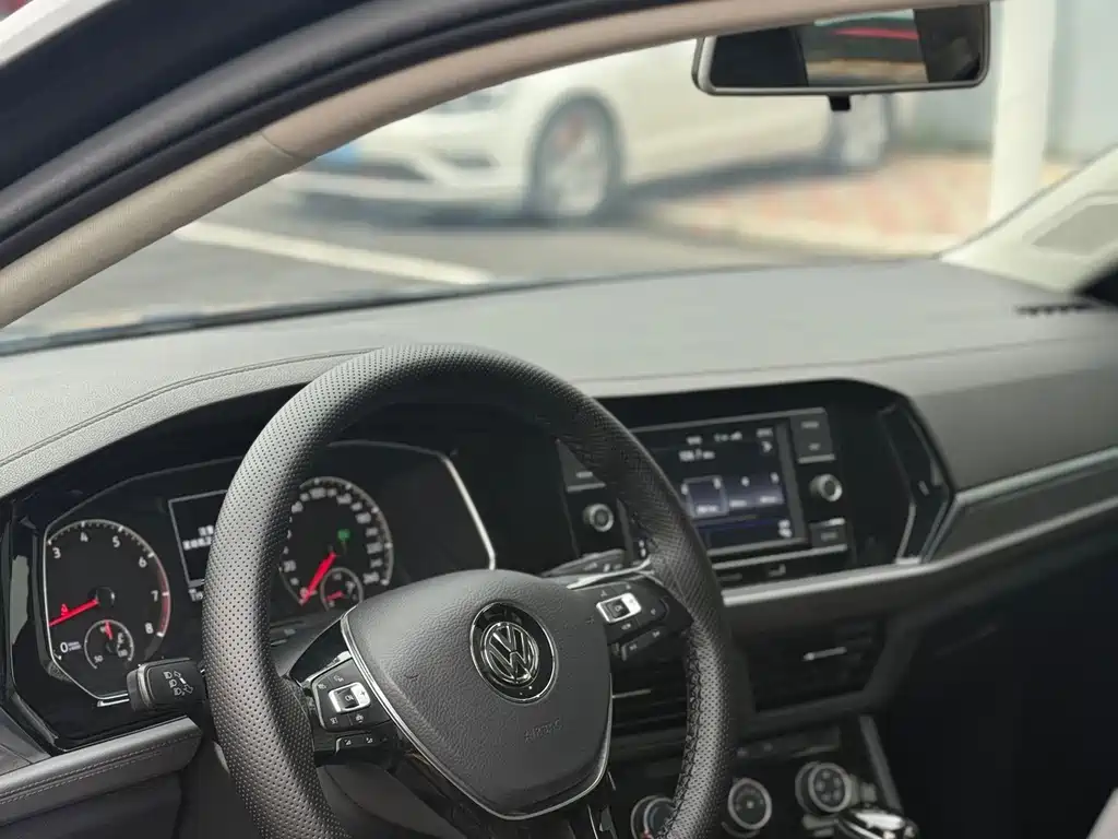 Volkswagen Sagitar 2019