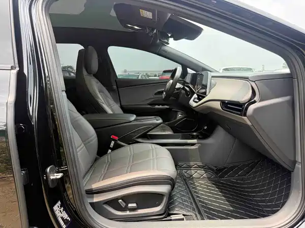 Hongqi EH7 2025