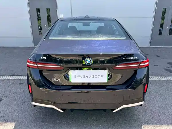 BMW i5 2025