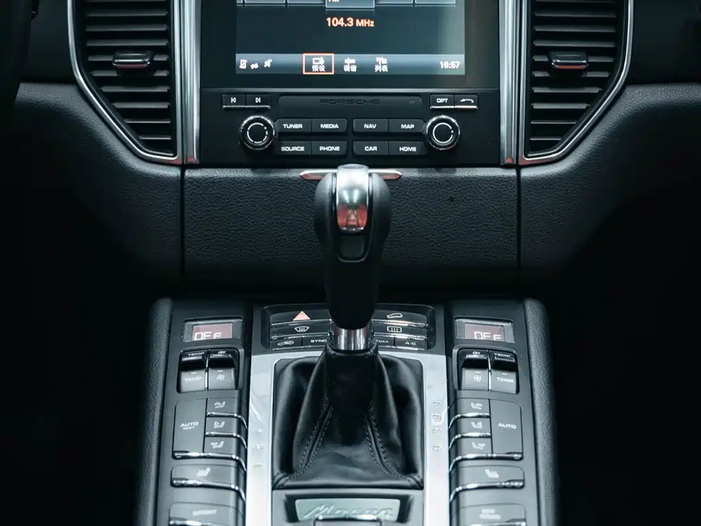 Porsche Macan 2018 — фото 23