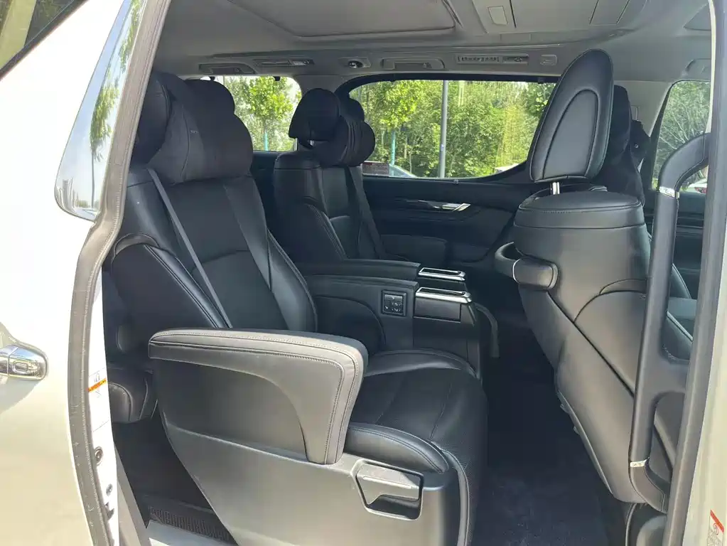 Toyota Vellfire 2022 — фото 8
