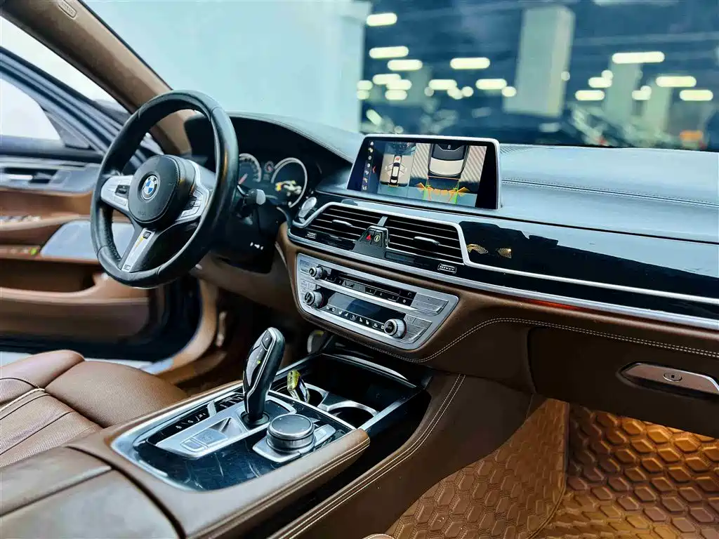 BMW 7 Series 2018 — фото 9