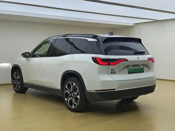 NIO ES8 2021