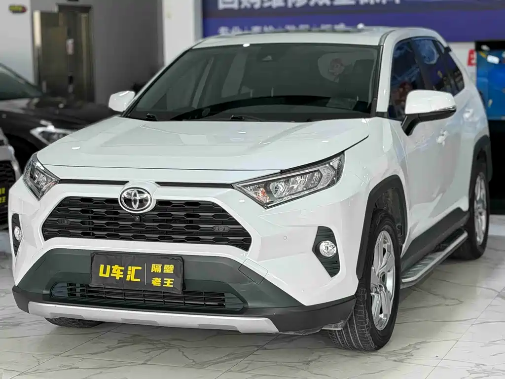 Toyota RAV4 2023 — фото 1