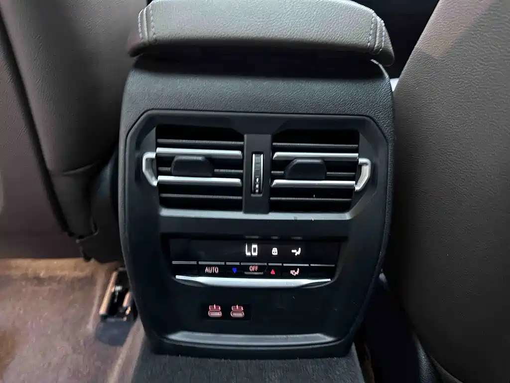 BMW 3 Series 2023 — фото 19