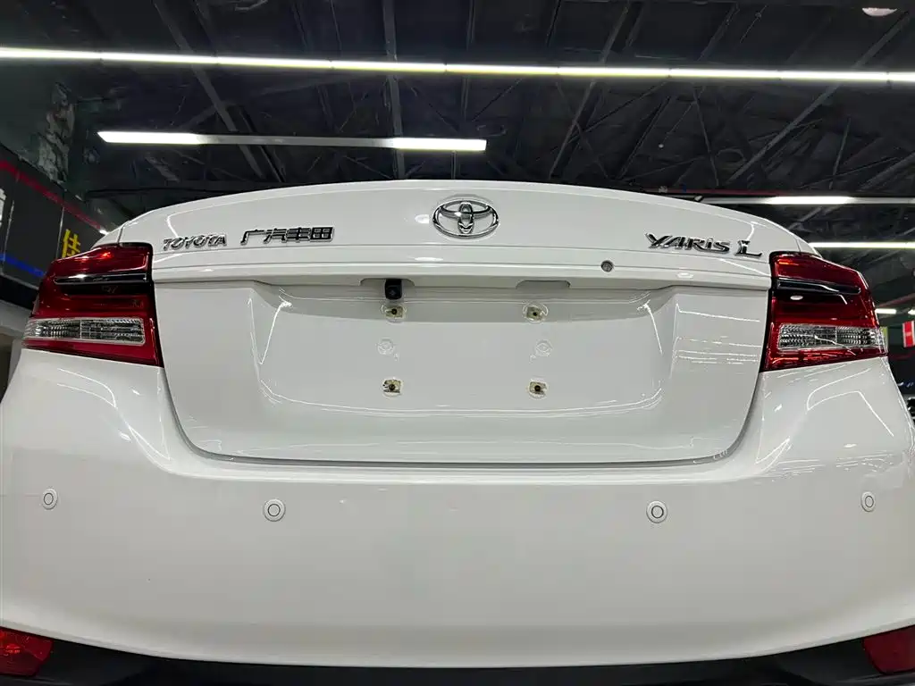Toyota Yaris L 2022 — фото 17